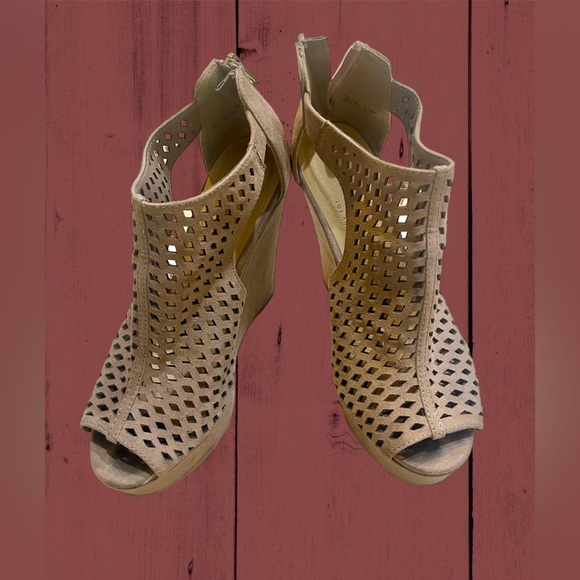 Chinese Laundry Womens Indie Wedge Sandal Micro Suede Size 5.5W - Picture 2 of 6